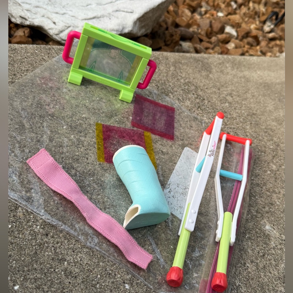 American Girl Wellie Wishers Hugs & Healing Set Replacement Crutch Cast Xray
